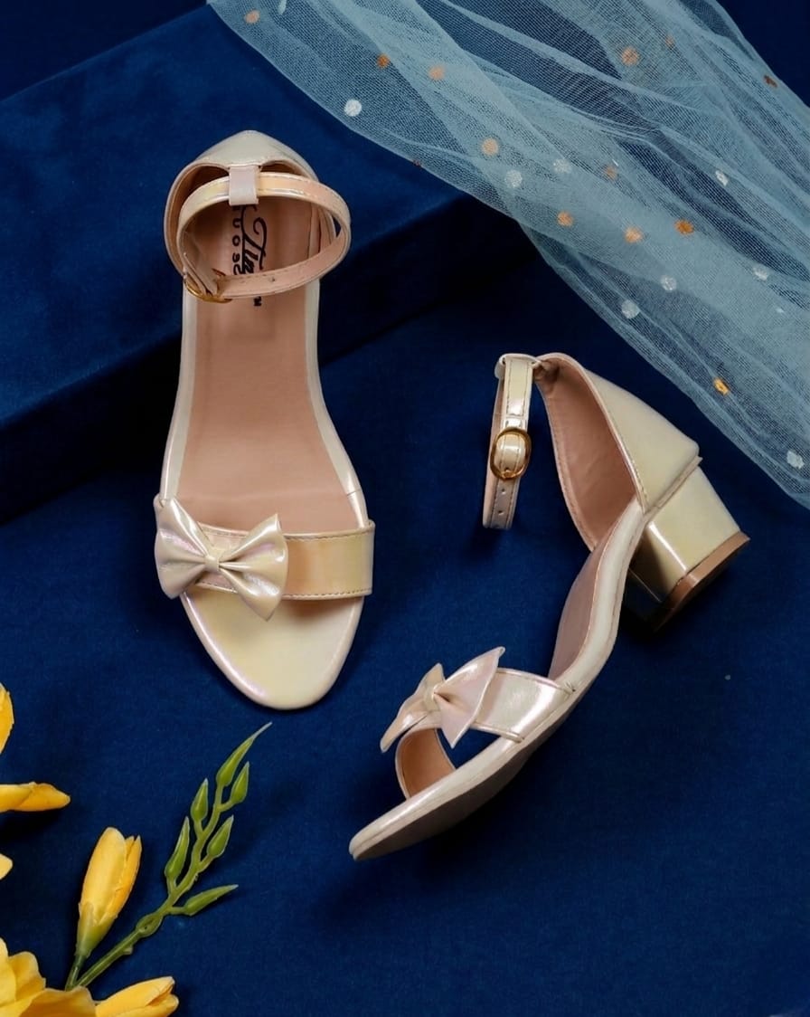 Tiny Bugs Bow Applique Open Toe Party Wear Sandals - Gold