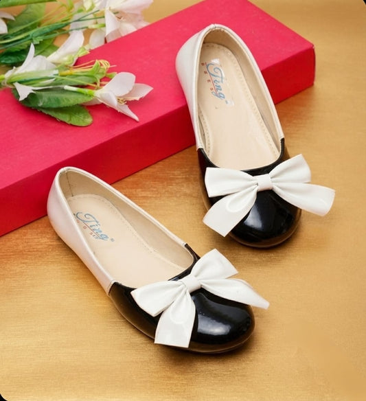 Tiny Bugs Girls Bow Applique Ballerinas - Black and White